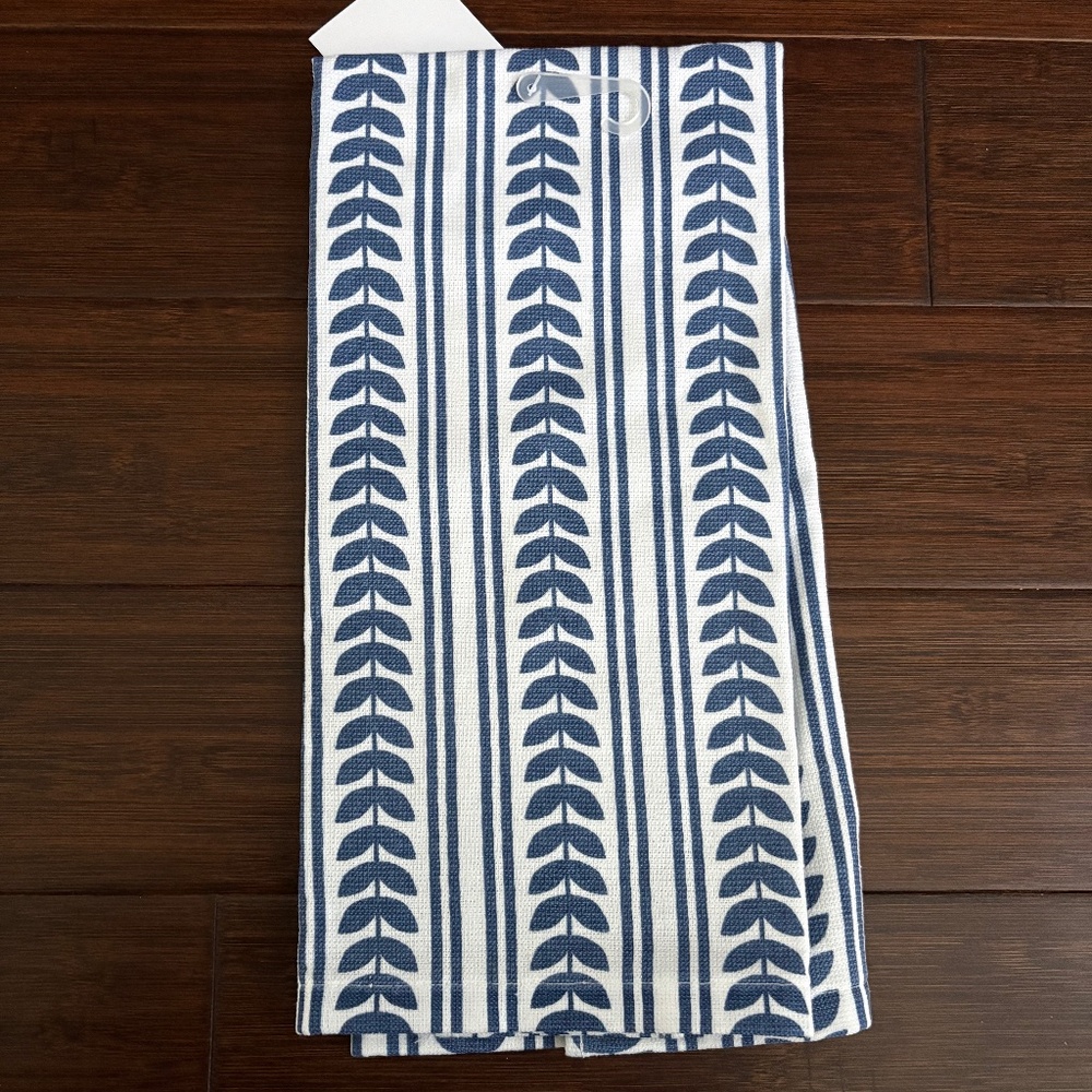 New with tag spring kitchen towels - Picture 2 of 4